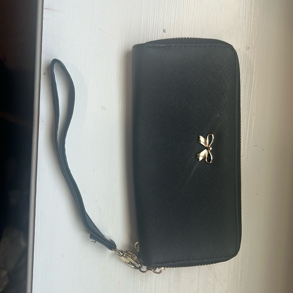 Black wristlet wallet with rose gold bow